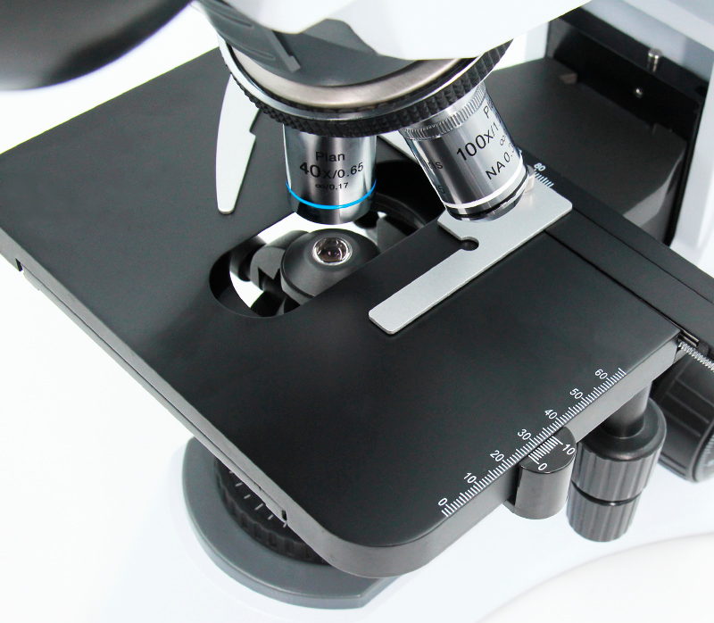 Microscopio Trinocular de Laboratorio YR0231 – 3